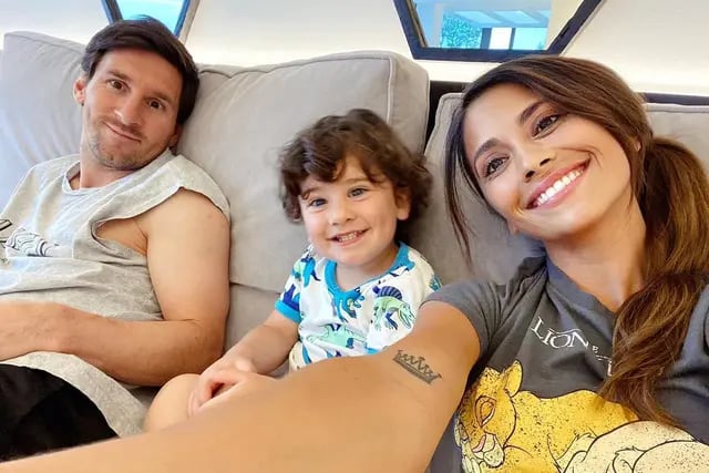 Ciro Messi junto a Antonela Roccuzzo y su papá Lionel