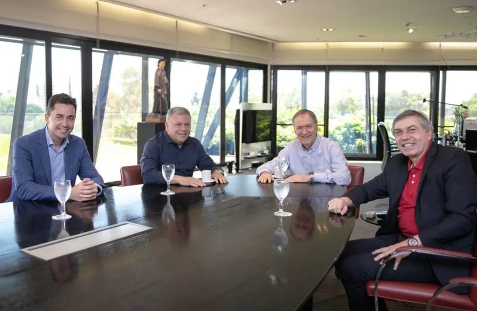 Gustavo Benedetti junto al gobernador Juan Schiaretti, Juan Massei y Manuel Calvo