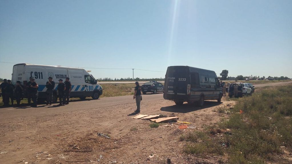 Más de 50 policías rastrillaron un campo inculto de unas 10 hectáreas en busca del carpintero desaparecido. Gentileza Ministerio de Seguridad