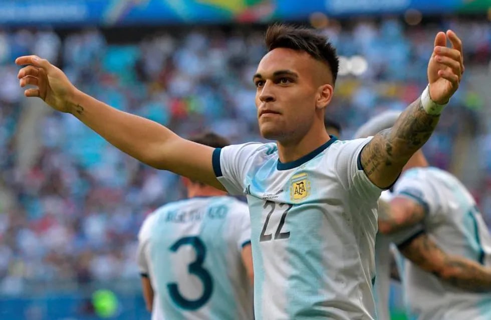 Argentina's Lautaro Martinez celebrates after scoring against Qatar during their Copa America football tournament group match at the Gremio Arena in Porto Alegre, Brazil, on June 23, 2019. (Photo by Carl DE SOUZA / AFP)