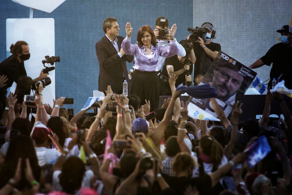 Cristina Kirchner fue al acto de cierre de campaña del Frente de Todos. (Foto: Clarín)