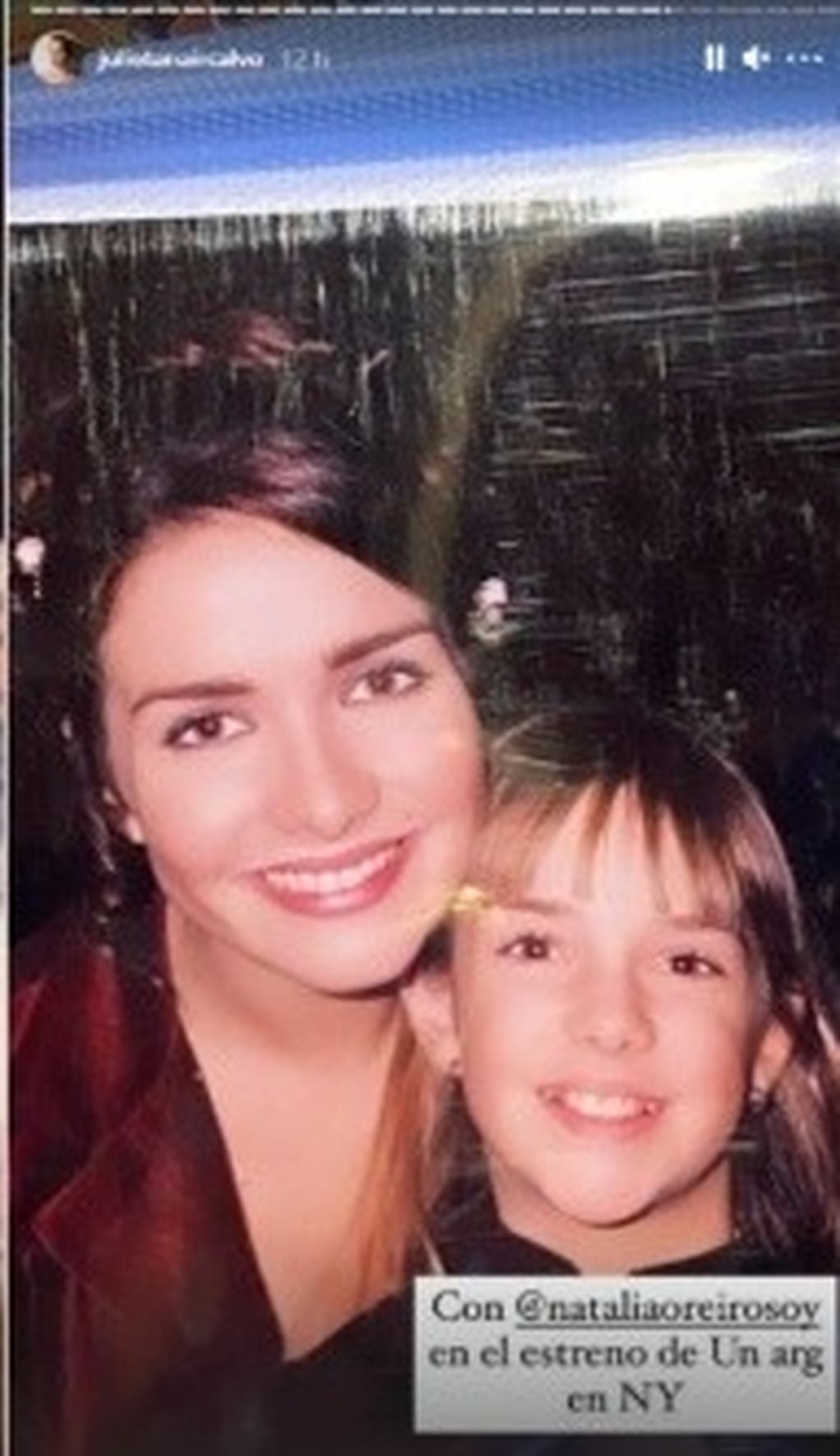 Julieta Nair Calvo junto a Natalia Oreiro en el estreno de "Un argentino en Nueva York" (1998).