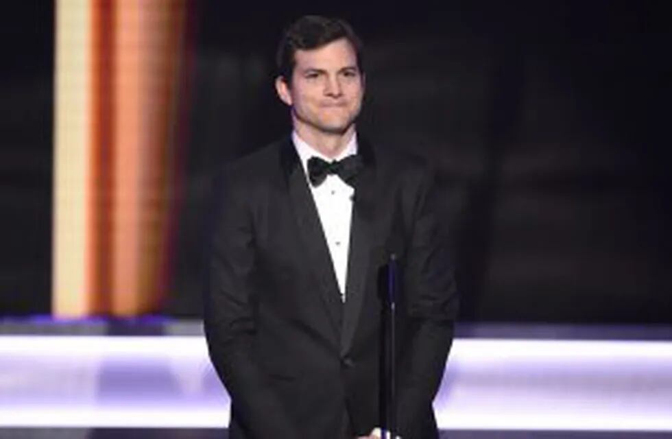Ashton Kutcher presents the award for outstanding performance by a female actor in a comedy series at the 23rd annual Screen Actors Guild Awards at the Shrine Auditorium & Expo Hall on Sunday, Jan. 29, 2017, in Los Angeles. (Photo by Chris Pizzello/Invisi