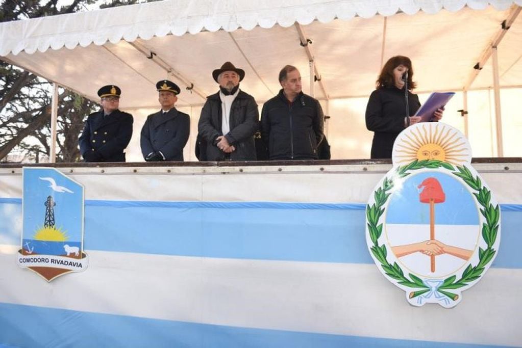 El intendente Linares y el presidente de Comodoro Deportes acompañaron la iniciativa.