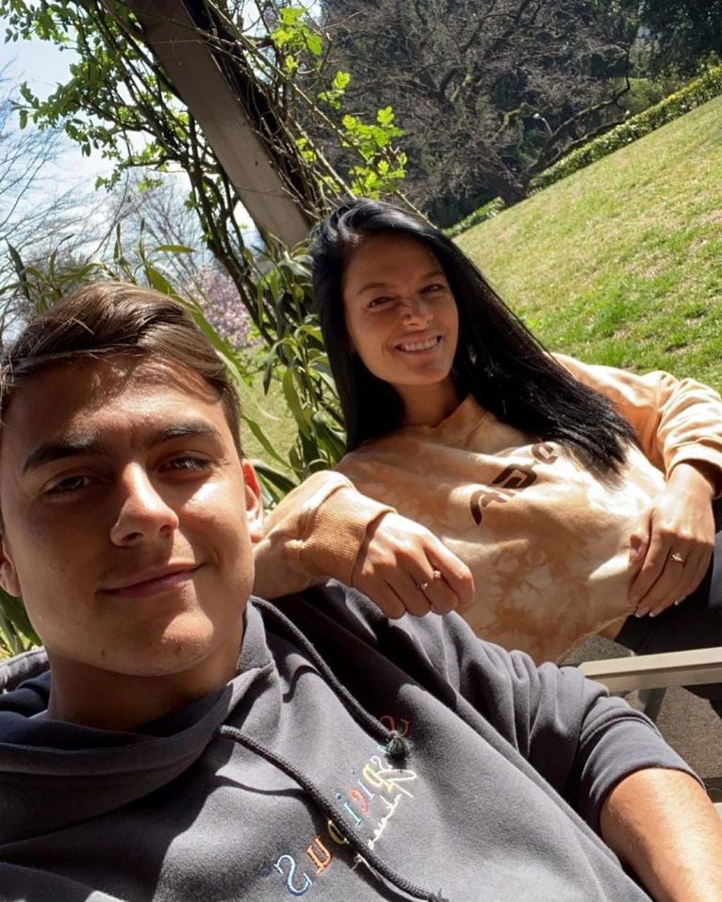 La foto que publicó Paulo Dybala junto a Oriana Sabatini para confirmar que ambos tienen coronavirus.