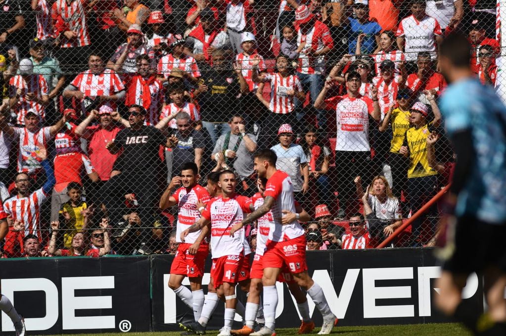 Instituto terminó segundo en la Primera Nacional, tras superar 3-1 en casa a Deportivo Madryn en Alta Córdoba. (Pedro Castillo / La Voz)
