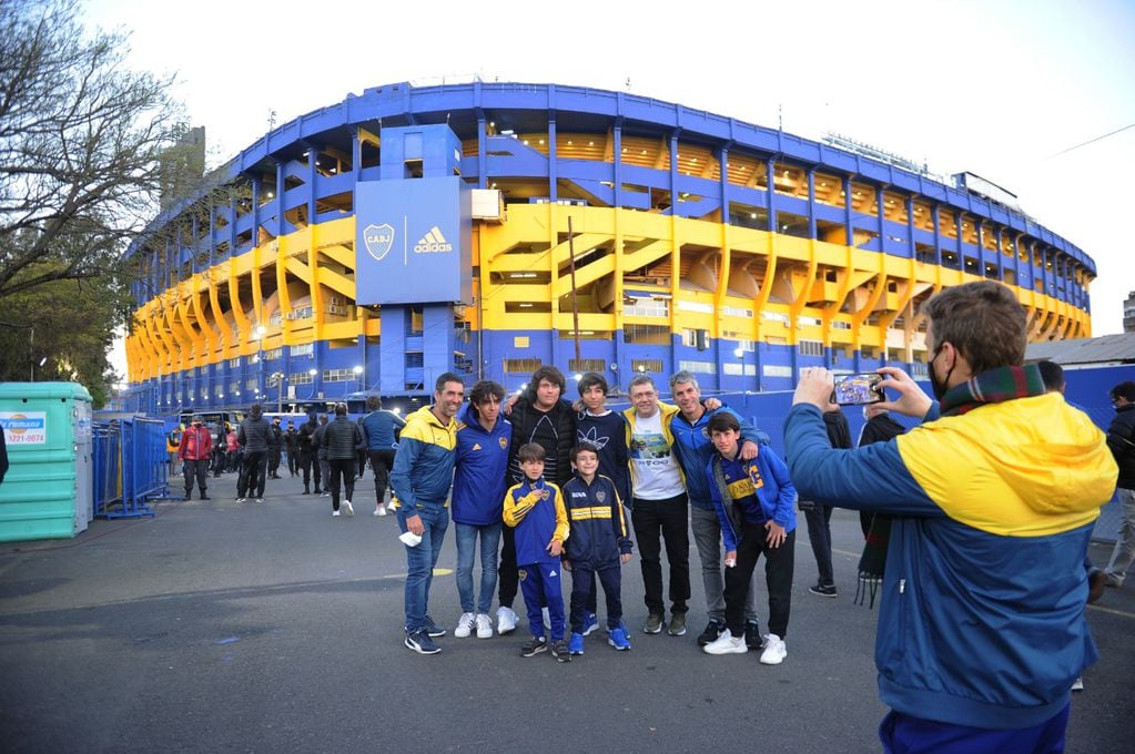 El retorno de los hinchas de Boca a su estadio este sábado. (Clarín).