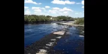 Derrame de petróleo en Río Negro.
