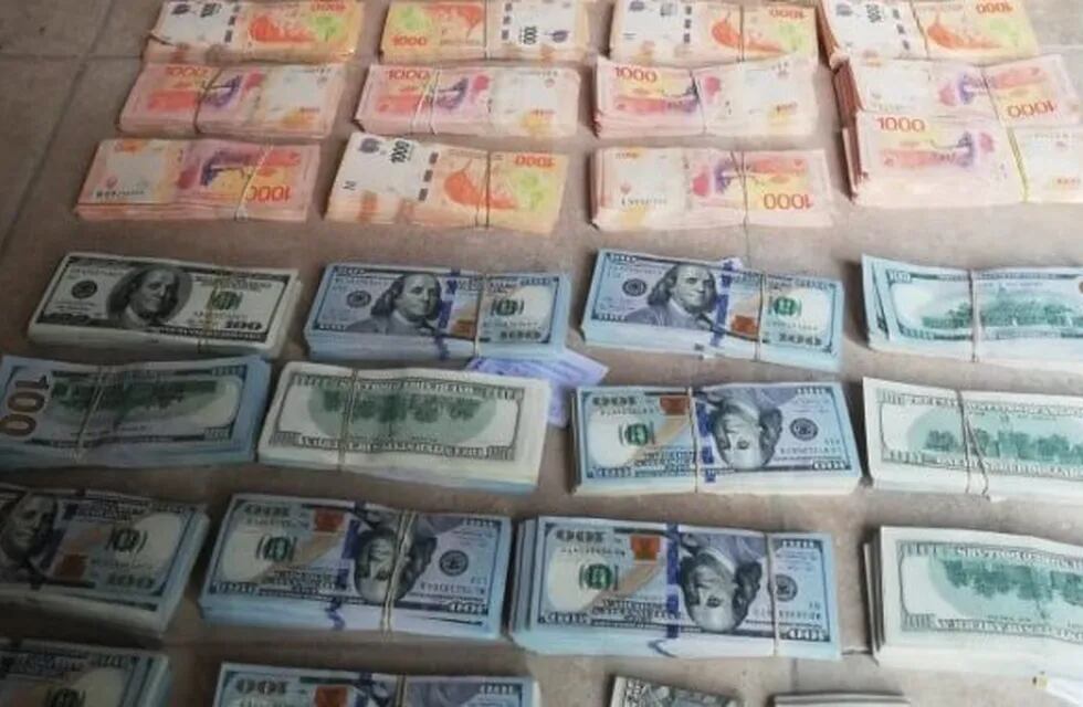 El dinero en efectivo fue secuestrado en allanamientos de la Agencia de Investigación Criminal (AIC). (MPA)
