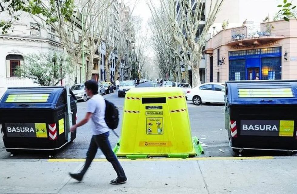 Contenedores de basura en Buenos Aires. (Foto: Clarín)