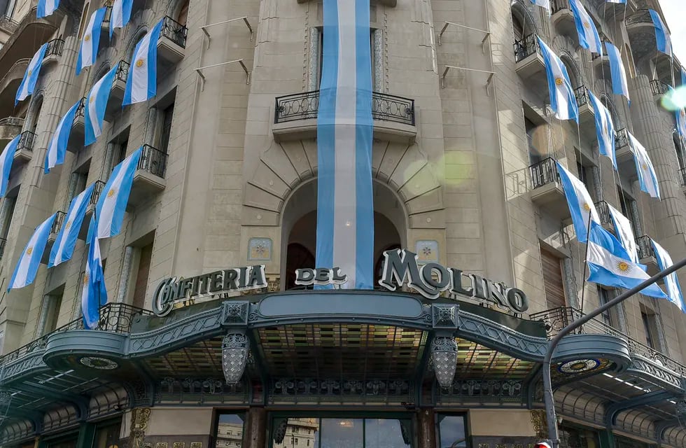 La confitería Del Molino volvió a abrir sus puertas al público.