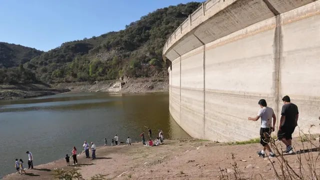 Bien lejos. El dique La Quebrada está hoy a 12 metros de su vertedero. Necesita muchas más lluvias (Facundo Luque/La Voz).