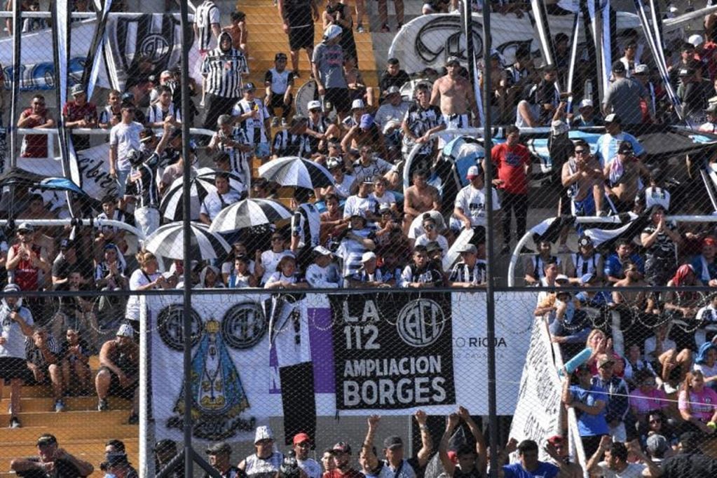 Hinchada de Central Córdoba.