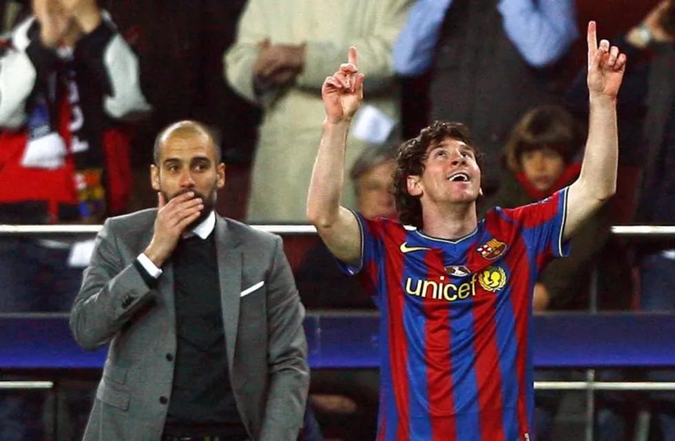 Barcelona's Lionel Messi (R) celebrates in front of his coach Pep Guardiola after scoring a goal against VfB Stuttgart during their Champions League last 16, second leg soccer match at the Nou Camp stadium in Barcelona March 17, 2010. Picture taken March 17, 2010.  REUTERS/Albert Gea