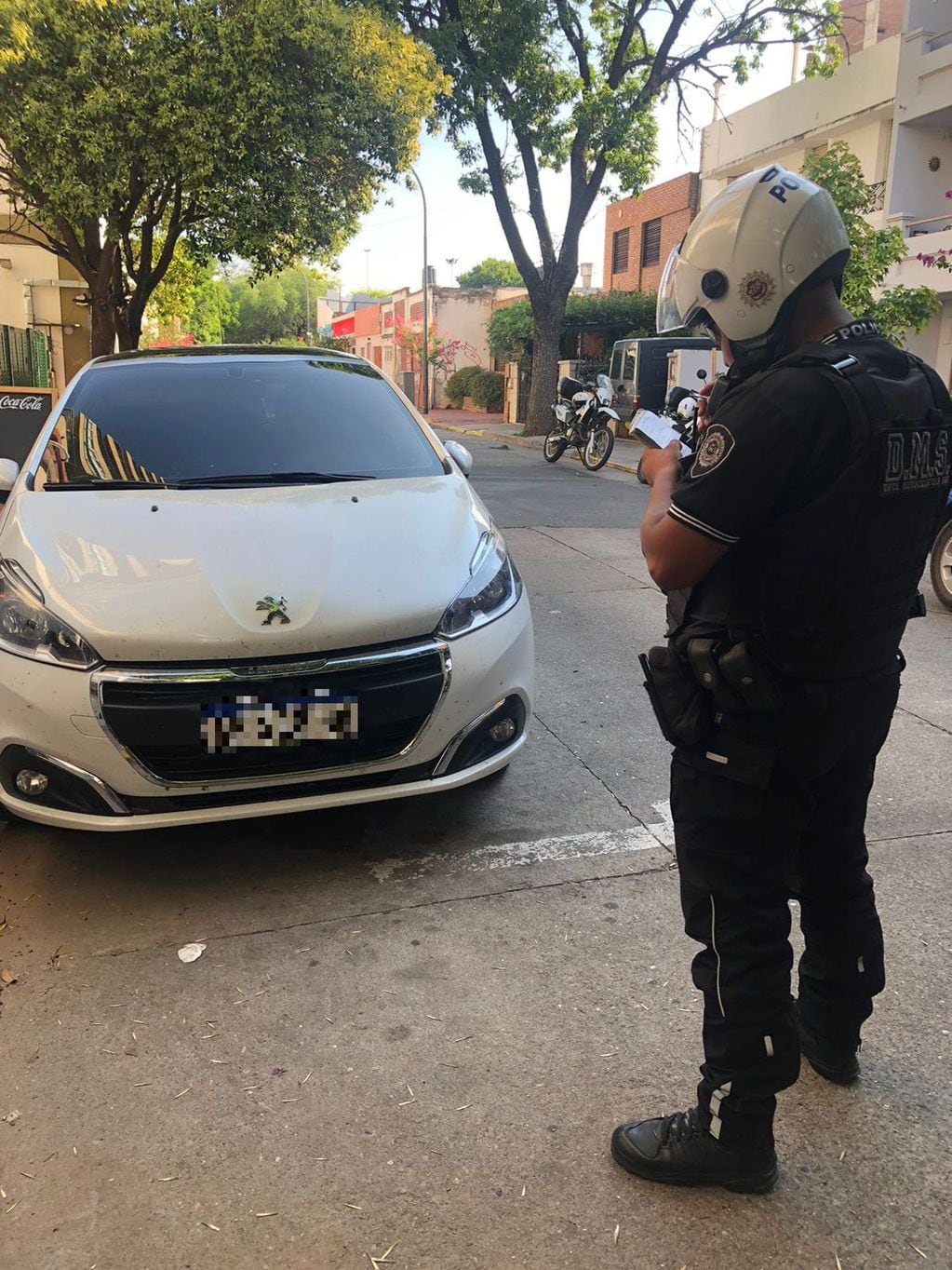 A vecinos de Arroyito le robaron el auto en un velorio en Carlos Paz
