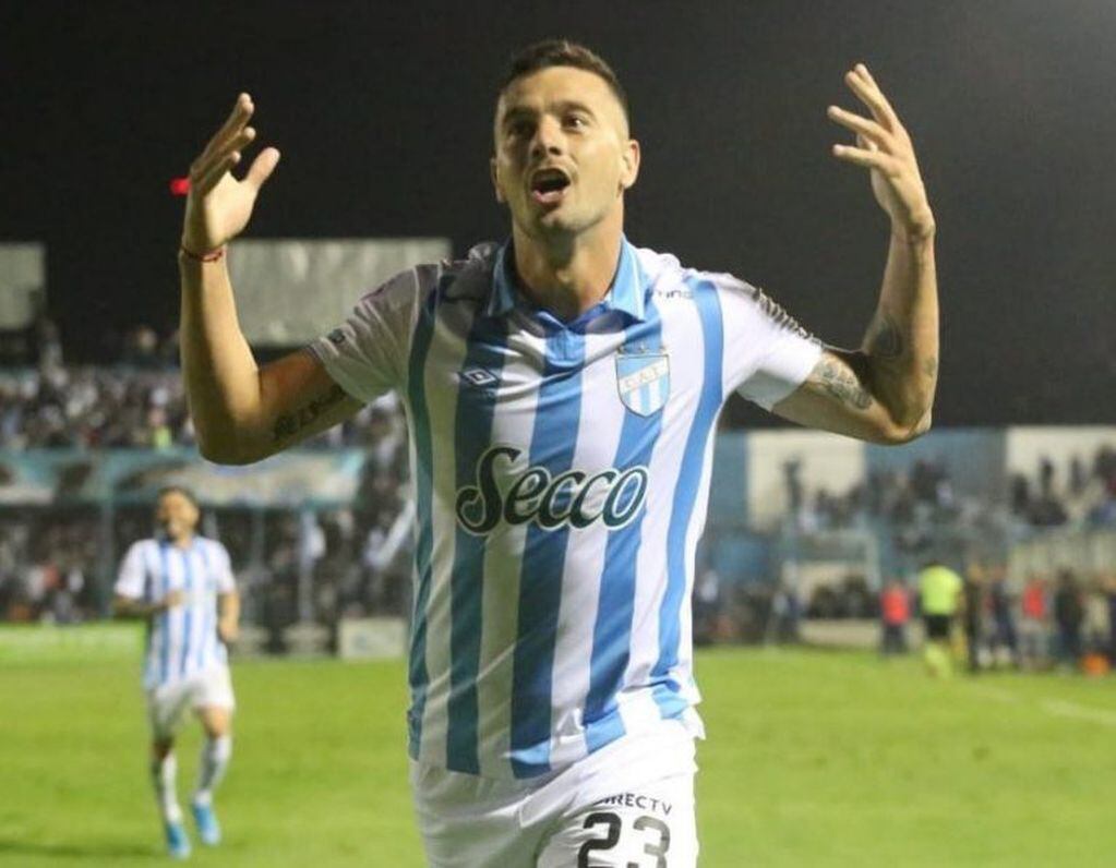 Ramiro Carrera, festejando su gol ante Talleres (Foto: Atlético Tucumán).