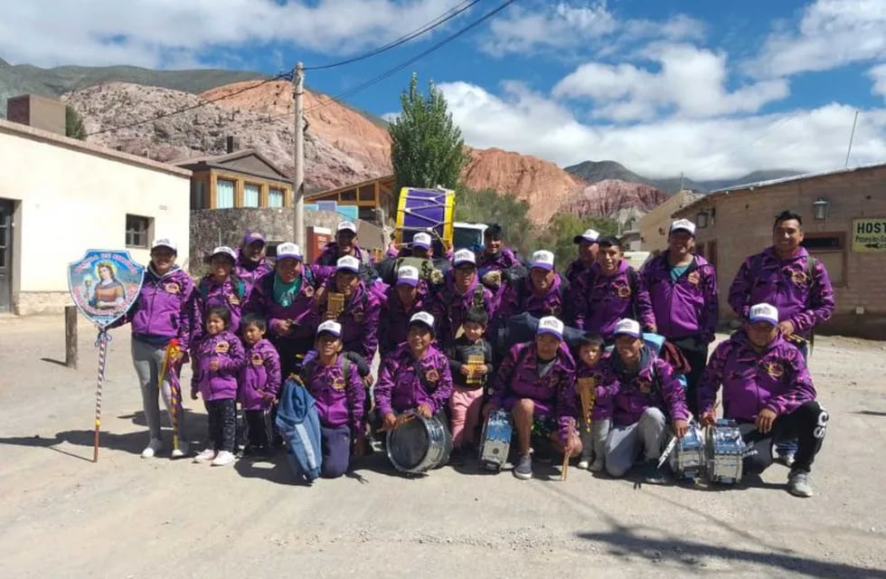 Banda de sikuris, peregrinos a Punta Corral, en Jujuy