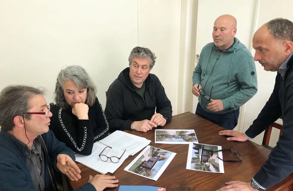 Pablo Garate muestra cómo serán las casas de su Programa Municipal de Viviendas