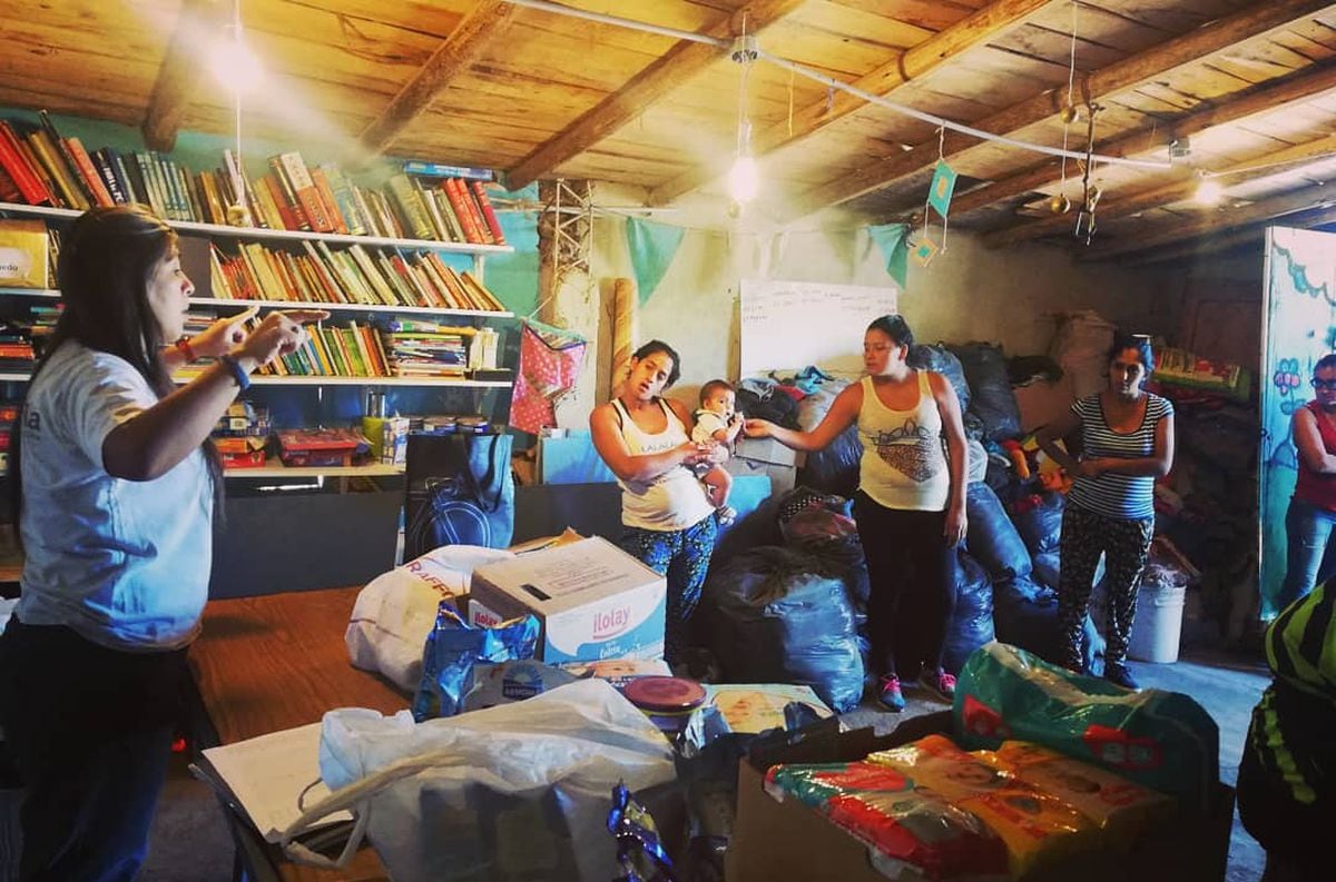 Las tareas que desarrollan profesionals y voluntarios de Pata Pila junto a los niños y las mamás de familias vulnerables.