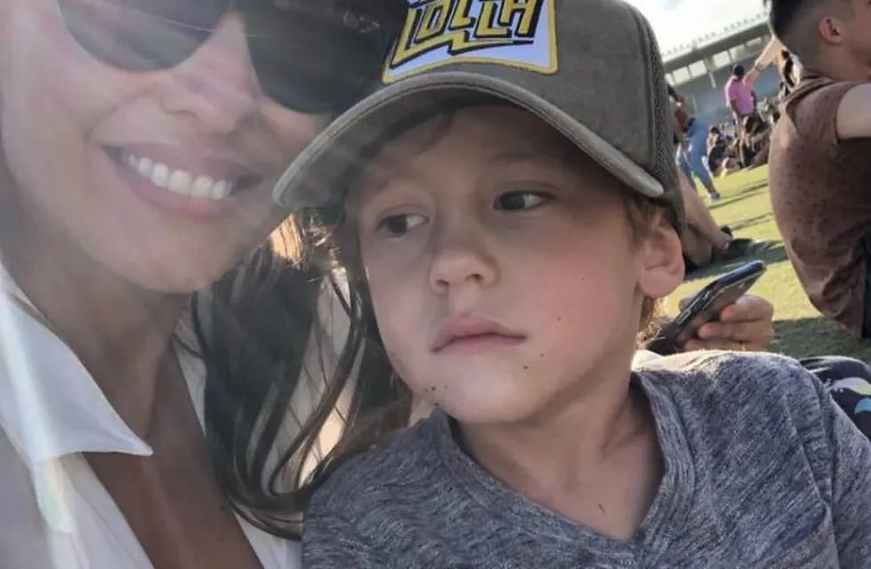 Pampita junto a su novio y sus hijos en el Lollapalooza (Instagram)