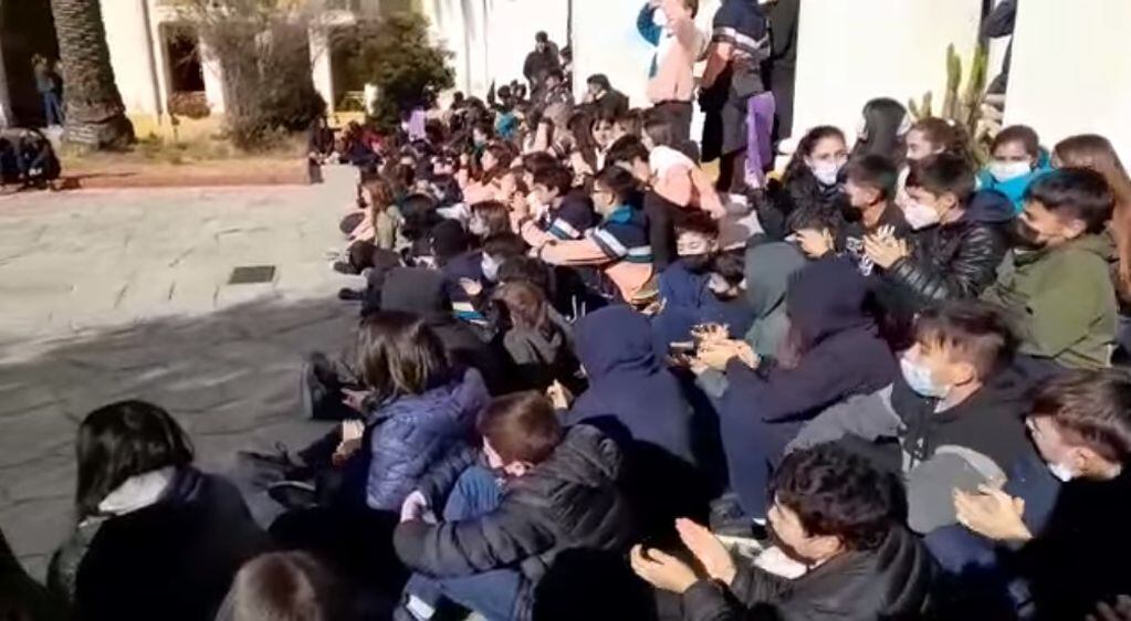 Manifestación de alumnos en el Colegio Nacional de San Luis
