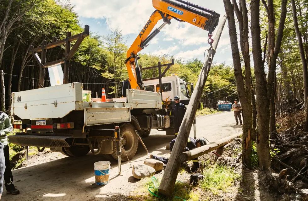 Ushuaia: iniciaron los trabajos para conectar la red de baja tensión en el barrio La Cima