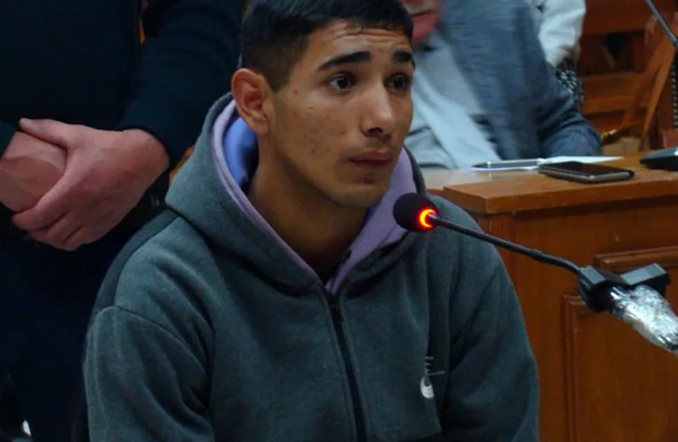 Lautaro Cruz, juzgado por agredir a un policía en 2020 y aparentemente involucrado en el asesinato de Diego Gatica.