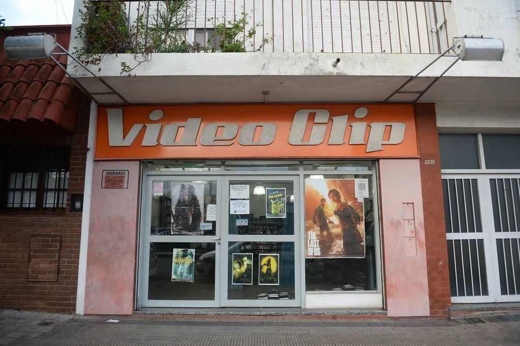 Es el último videoclub que hay en la ciudad de La Plata.