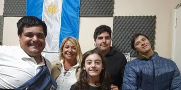Integrantes en radio Fm del Mar (100.1)