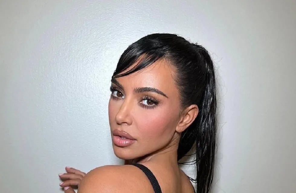 Estampados salvajes y siluetas jugadas: Kim Kardashian impactó con una producción de fotos