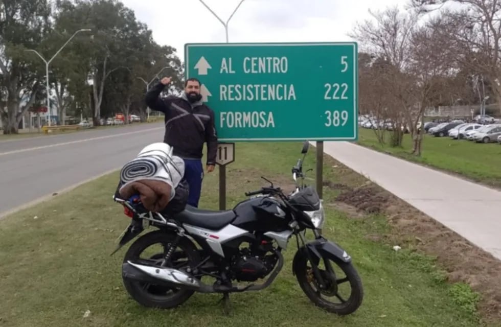 Nicolás Ontiveros, el platense que viajó en moto hasta Chaco para alentar a Gimnasia.