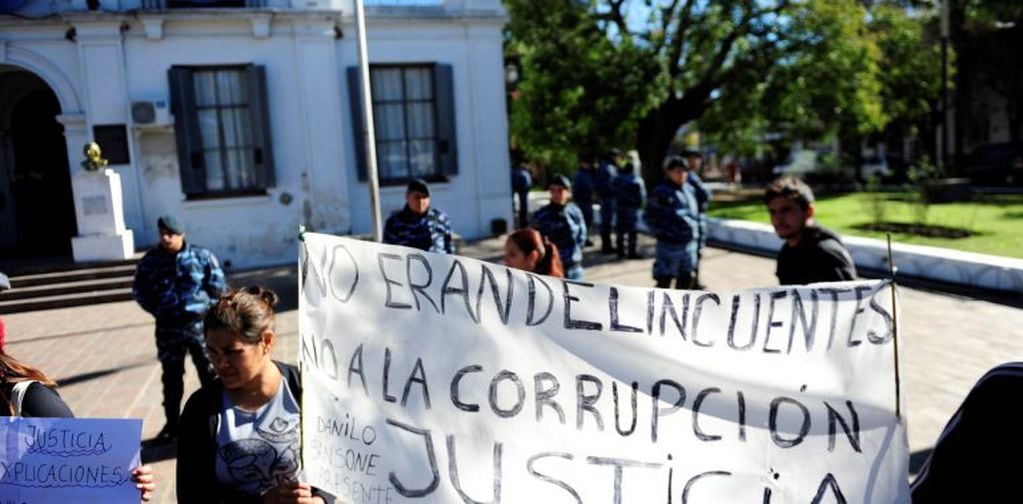 Protesta en San Miguel del Monte (Foto: Luciano Thieberger)