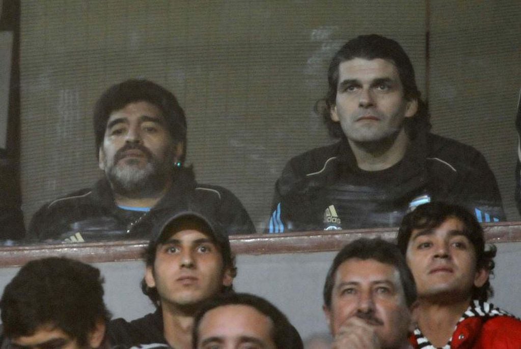 Otros tiempos: En 2010,cuando Diego Maradona y Alejandro Mancuso eran amigos y trabajabann juntos. Foto: DYN.
