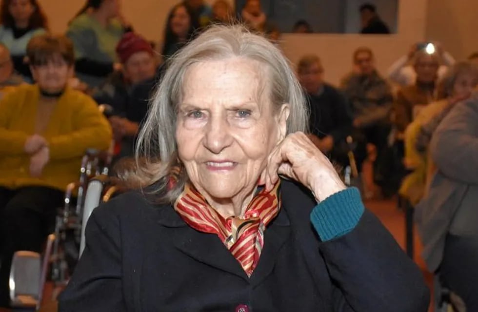 Josefa cumplió 100 años y se lo festejaron en el Hogar de Ancianos.