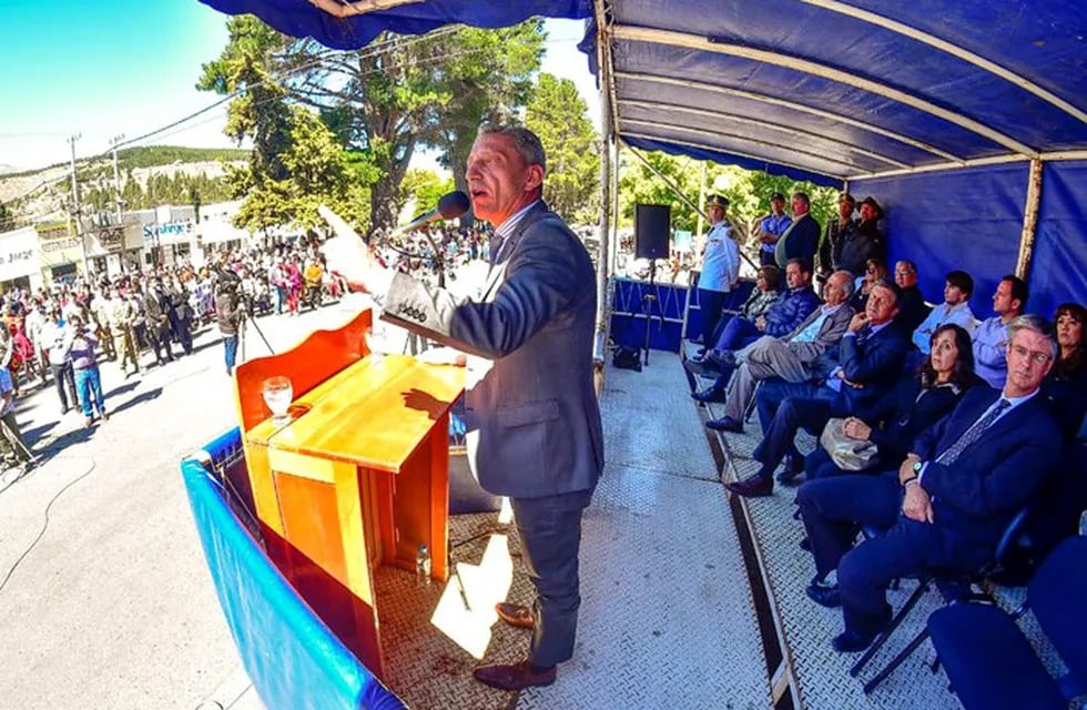 El gobernador de Chubut en Esquel criticó al Gobierno Nacional por la falta de devolución en los aportes realizado por la provincia.