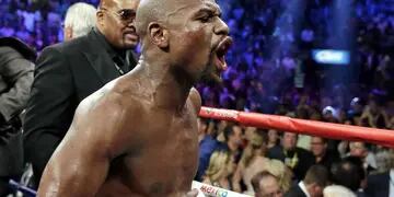 Mayweather Jr. y un grito de desahogo tras su victoria en la mediática pelea (Foto: AP).