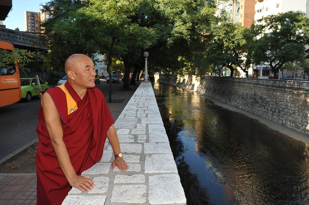 El monje tibetano Wangchen Lah en su paso por Córdoba, en 2009. (La Voz / Archivo).