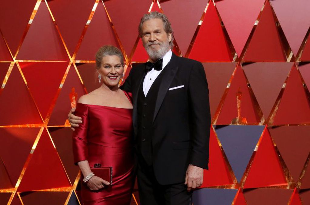 89th Academy Awards - Oscars Red Carpet Arrivals - Hollywood, California, U.S. - 26/02/17 - Jeff Bridges, nominee for Best Supporting Actor for "Hell or High Water", arrives with his wife Susan Geston. REUTERS/Mario Anzuoni