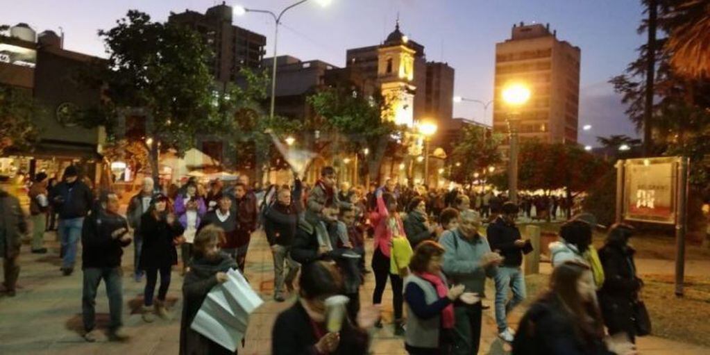 Vista de la marcha #21A en la plaza Belgrano.