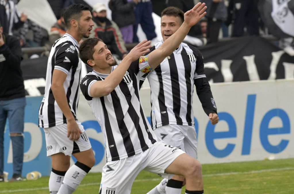 El Lobo del Parque derrotó por 2-0 a la Lepra mendocina con goles de Diego Mondino y Santiago Solari.