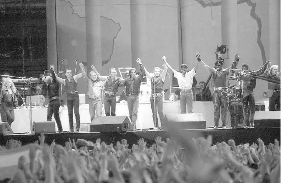 Sting, Peter Gabriel, Bruce Springsteen, Tracy Chapman y Youssou N’Dour pisaron el inmenso escenario que se montó sobre el Malvinas Argentinas