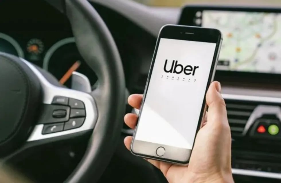 Avanza la regulación que podría permitir el uso de Uber en Posadas.