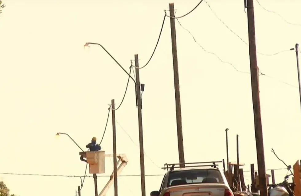 Nuevas obras de tendido eléctrico beneficiarán a los barrios Cantera y Eucaliptal de Puerto Rico.