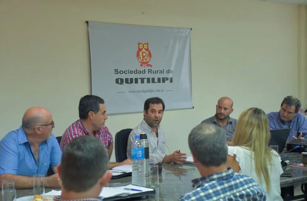 En la Sociedad Rural de Quitilipi, productores y funcionarios del gobierno se reunieron para debatir. (Prensa Gobierno del Chaco)
