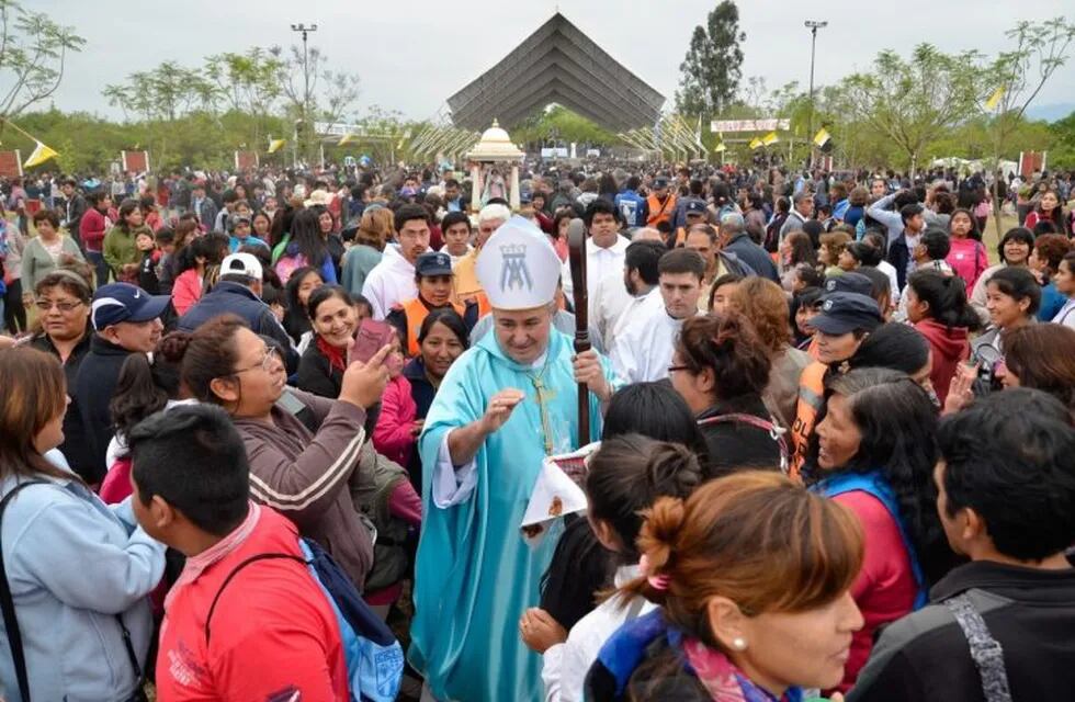 Miles de fieles en Río Blanco, Jujuy