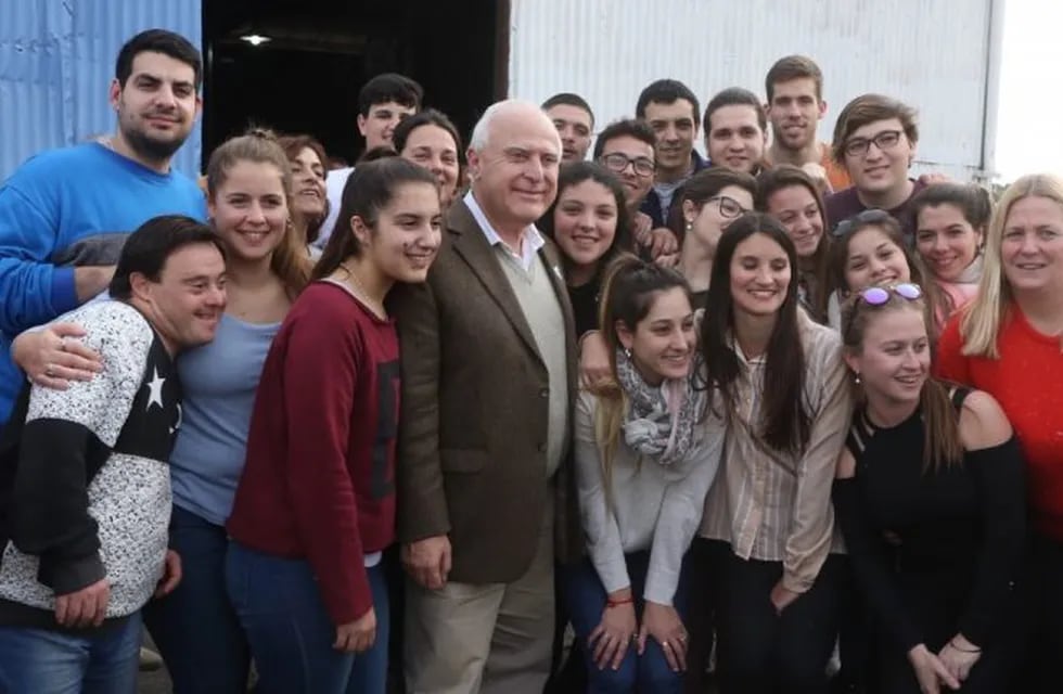 El gobernador visitó Fuentes durante los festejos patrios por el Día de la Independencia. (@gobsantafe)