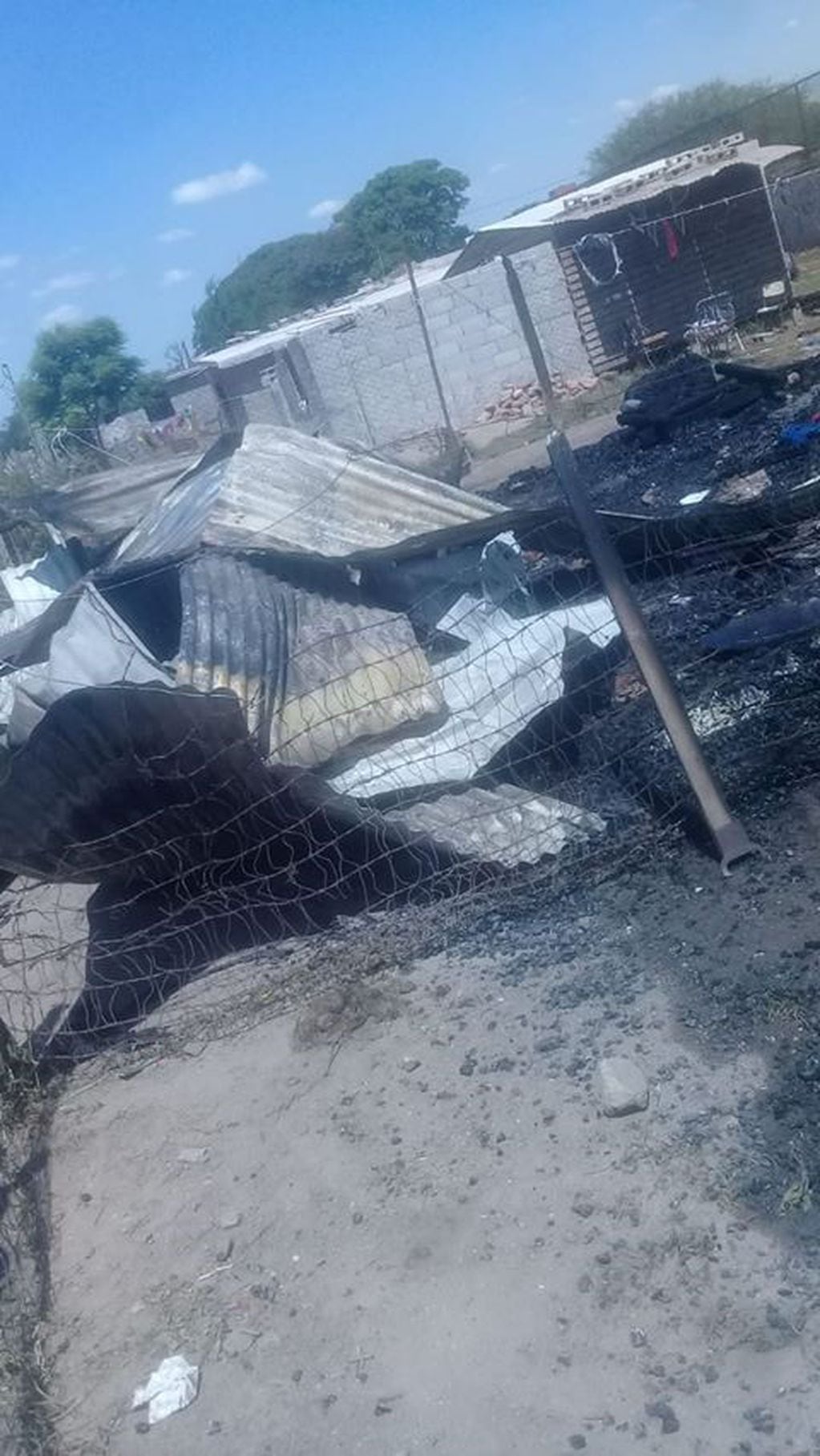 Se quemaron dos casas en barrio Villa Capullo.