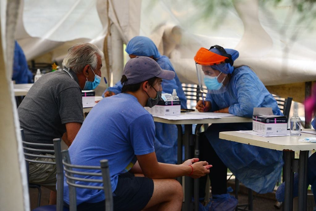 Testeos e hisopados en el Parque de las Naciones por el aumento de casos de Covid variante Ómicron. (Nicolás Bravo)