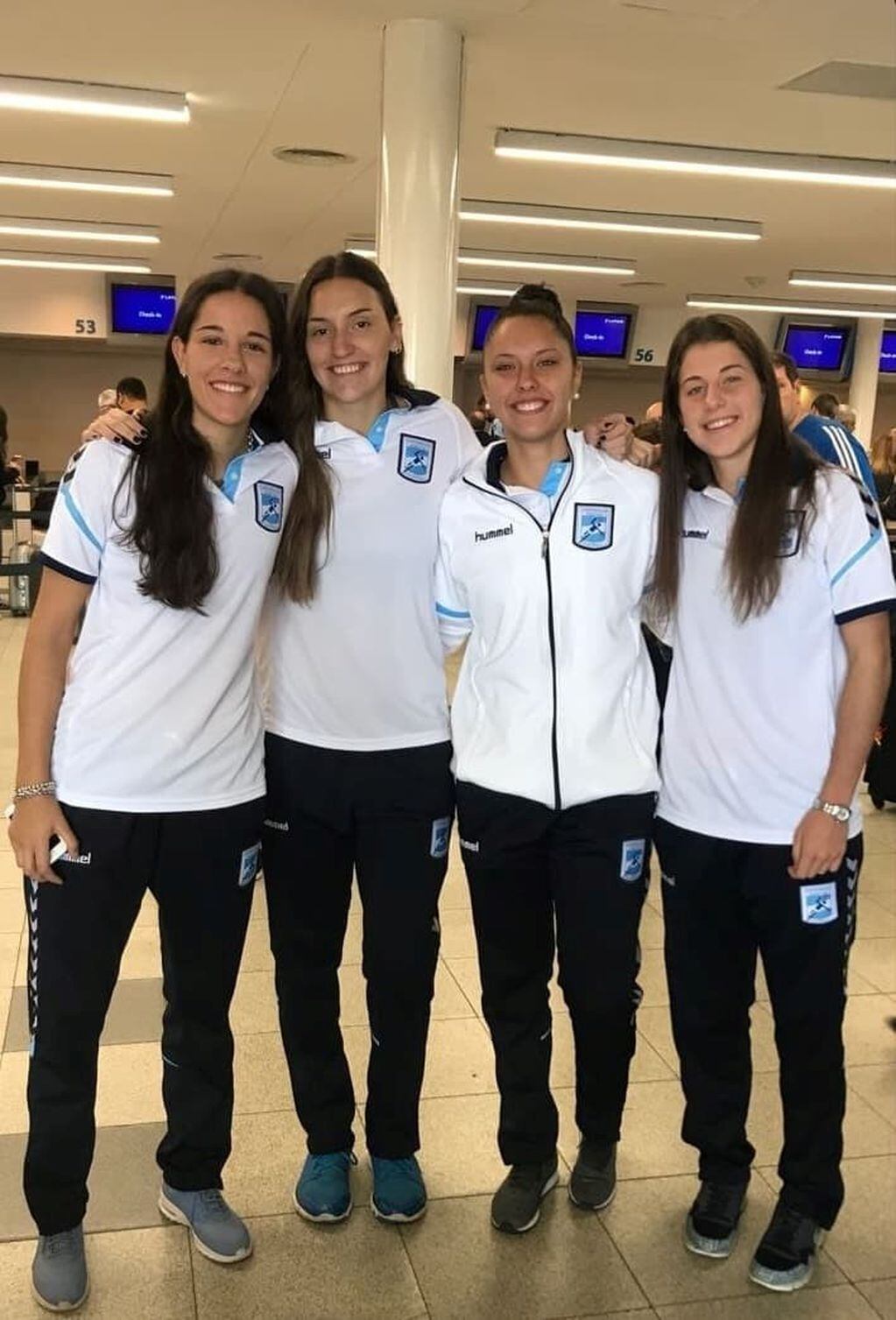 Luciana Codesal e integrantes de la selección Argentina de Handball.