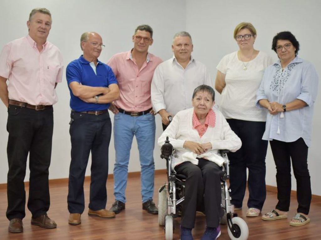 Ana Albarracin recibió la silla de ruedas motorizada en Arroyito